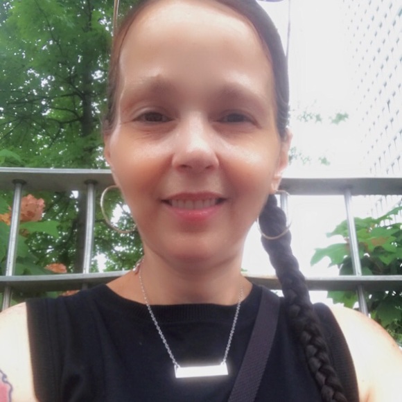 Meet your Posher, Lynne - Picture 2 of 2